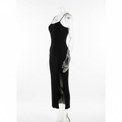 Czarna sukienka midi prążkowana - bok