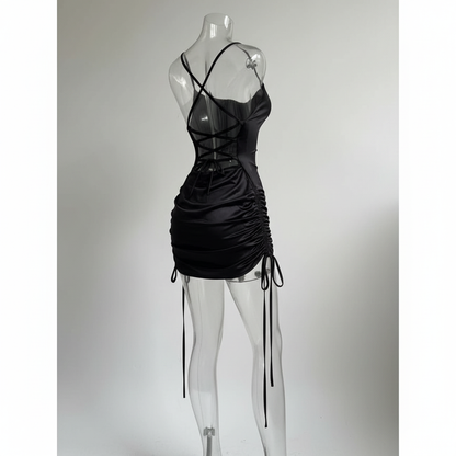 Czarna sukienka z wiązaniami - tył